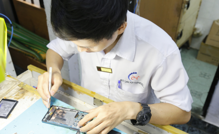 Cần sự tỉ mỉ khi học sửa chữa điện thoại 