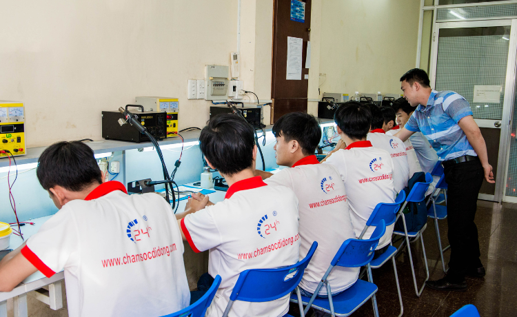 Học nghề sửa chữa điện thoại vô cùng đơn giản 