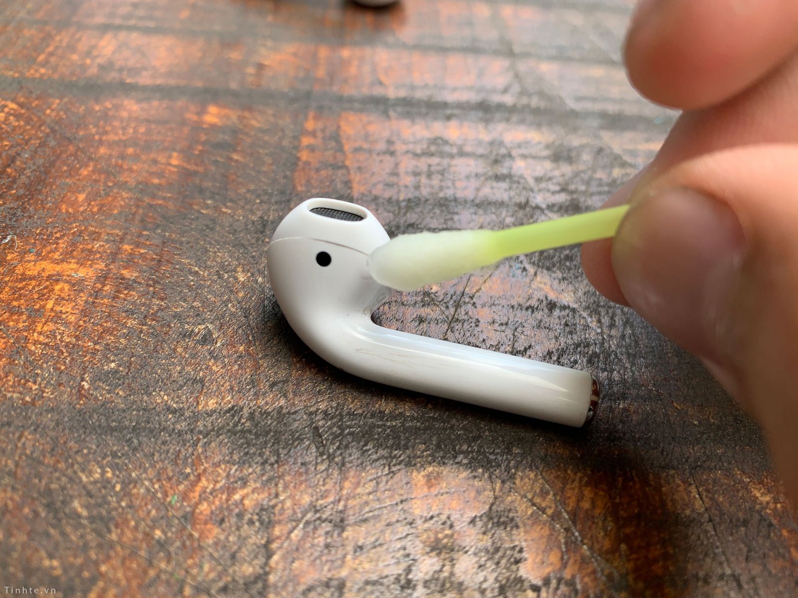 ve-sinh-airpods