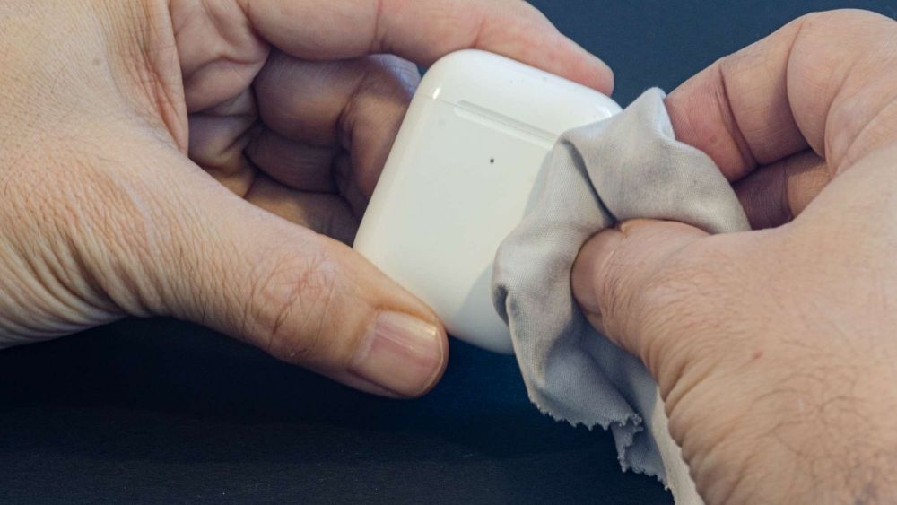 ve-sinh-airpods