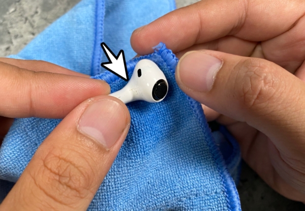 ve-sinh-airpods