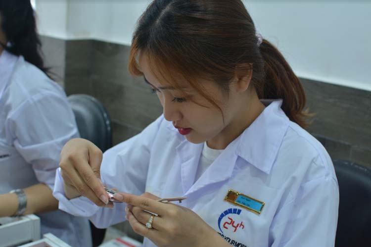 Cam kết của chúng tôi khi thay màn hình iPhone SE ở Bệnh Viện Điện Thoại 24h