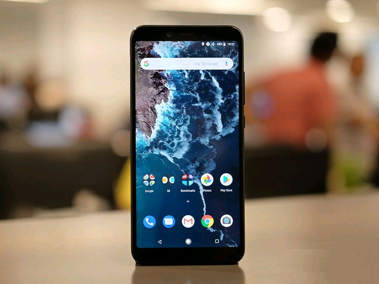 Xiaomi Mi A2 được trang bị màn hình IPS LCD