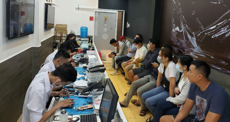 khách shàng tin chọn thay màn hình iPad tại 24h