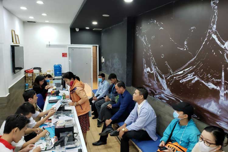 thay màn hình iPhone SE 2020 TẠI 24H
