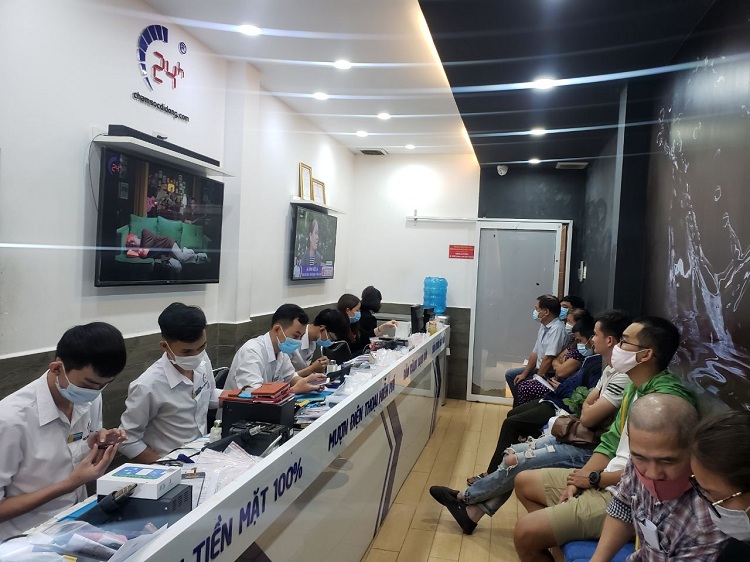 Bệnh Viện Điện Thoại 24h có thể thay màn hình di động của khách nhanh chóng