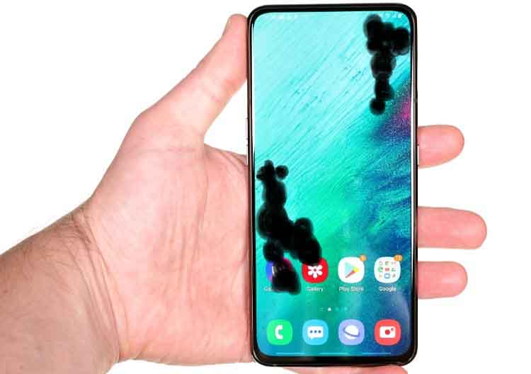 Hiện tượng màn hình bị đốm đen thường cản trở tầm nhìn của người dùng