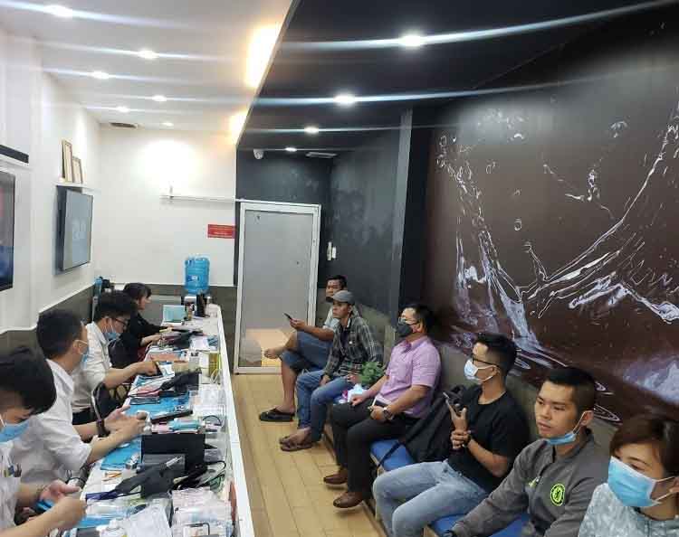 Bệnh Viện Điện Thoại 24h có thể hỗ trợ khách thay màn hình ngay trong ngày