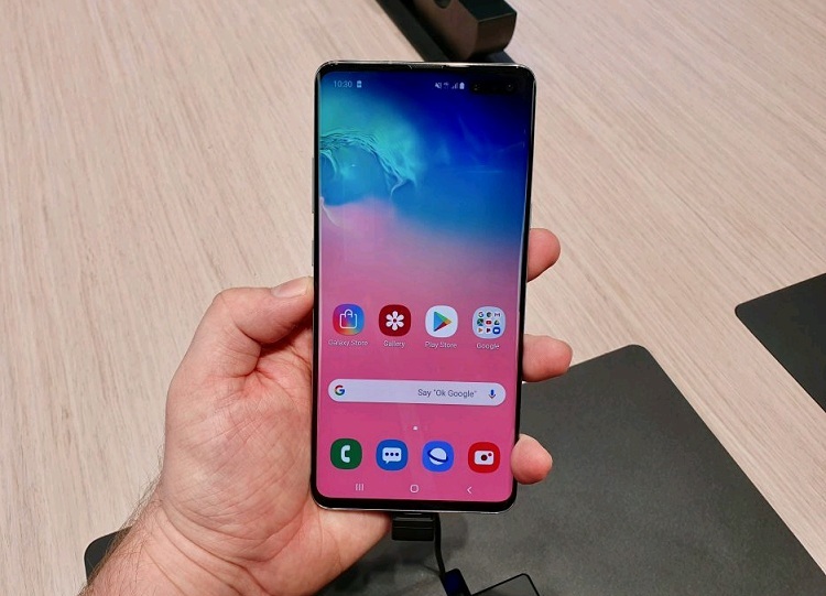 Điện thoại Samsung Galaxy S10 5G có thiết kế màn hình độc đáo