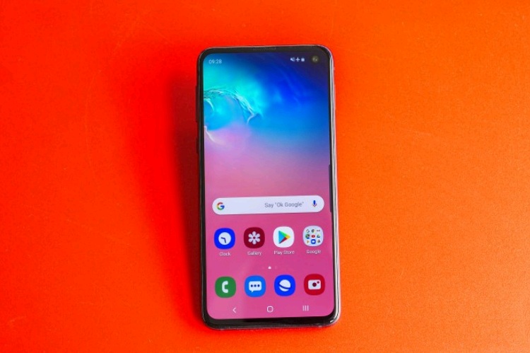 Samsung Galaxy S10e G970 được trang bị một tấm nền Dynamic AMOLED