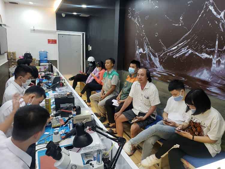 Bệnh Viện Điện Thoại 24h có thể hỗ trợ khách thay màn hình mới - lấy liền trong ngày