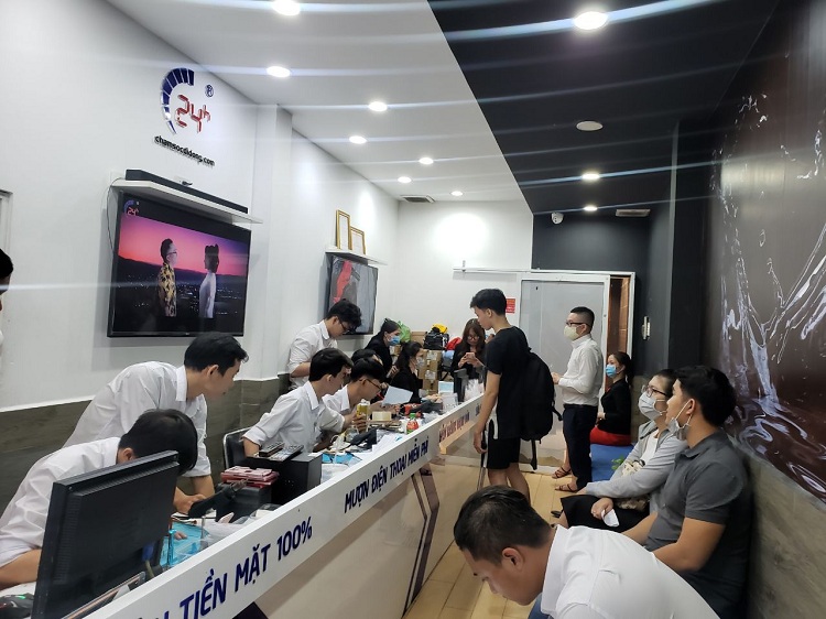 Bệnh Viện Điện Thoại 24h đã có hơn 4000 khách hàng tin chọn mỗi tháng để khắc phục nhiều vấn đề trên thiết bị công nghệ