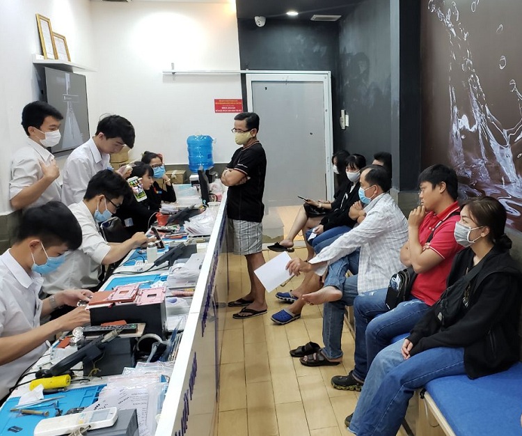 Bệnh Viện Điện Thoại 24h sẵn sàng hỗ trợ khách trang bị linh kiện màn hình mới cho