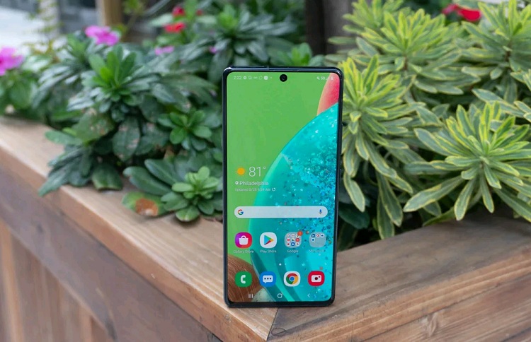 Mặt trước Galaxy A71 được trang bị tấm nền Super AMOLED Plus