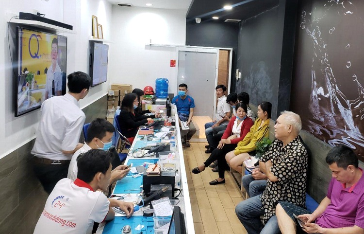 Bệnh Viện Điện Thoại 24h hỗ trợ thay mặt kính trong phút chốc