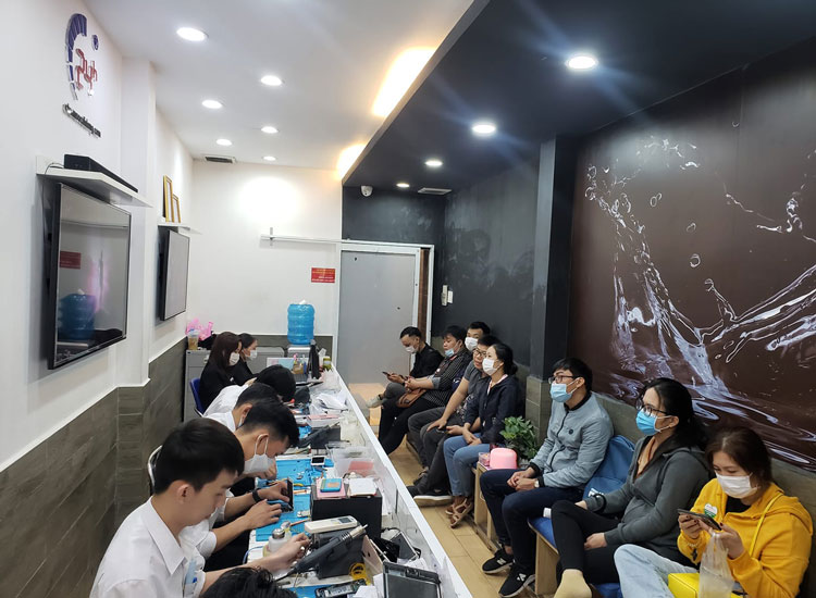 khách tin chọn thay mặt kính tại 24h