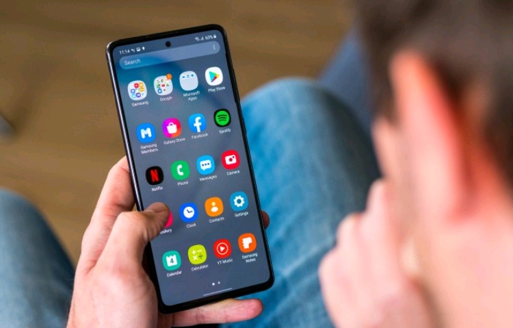Mặt trước Samsung Galaxy Note 10 Lite N770 trông khá bóng bẩy