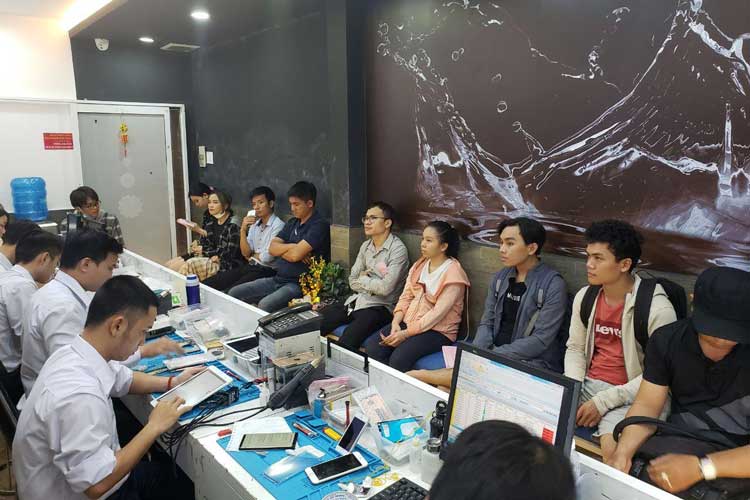 thay pin samsung tại 24h