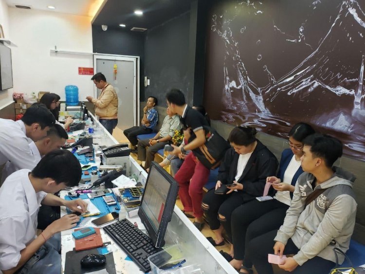 Thay pin chính hãng tại 24h