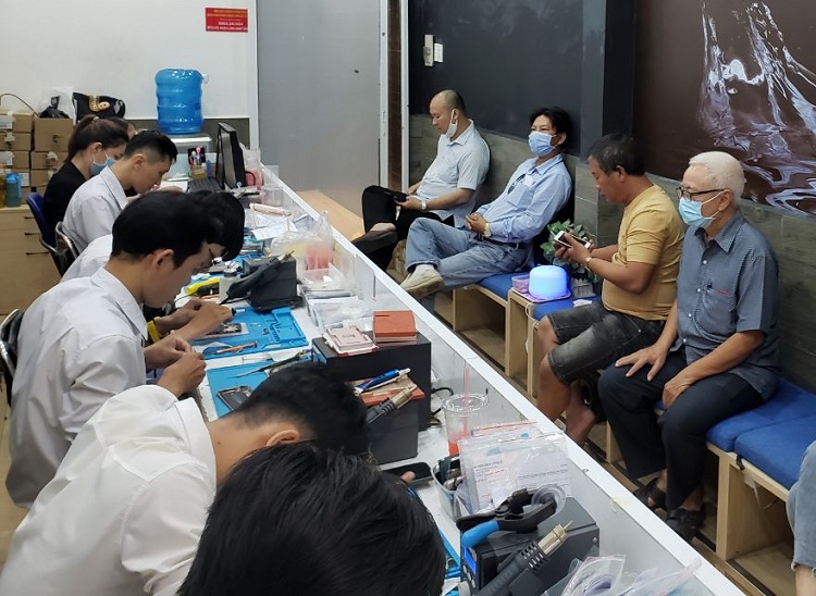 Bệnh Viện Điện Thoại 24h hỗ trợ thay pin chính hãng cấp tốc