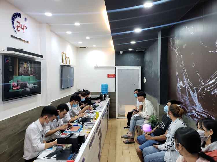 Bệnh Viện Điện Thoại 24h luôn sẵn sàng hỗ trợ bạn thay màn hình trong tích tắc