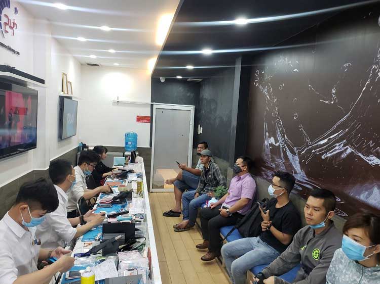 Bệnh Viện Điện Thoại 24h có thể hỗ trợ khách thay màn hình nhanh chóng
