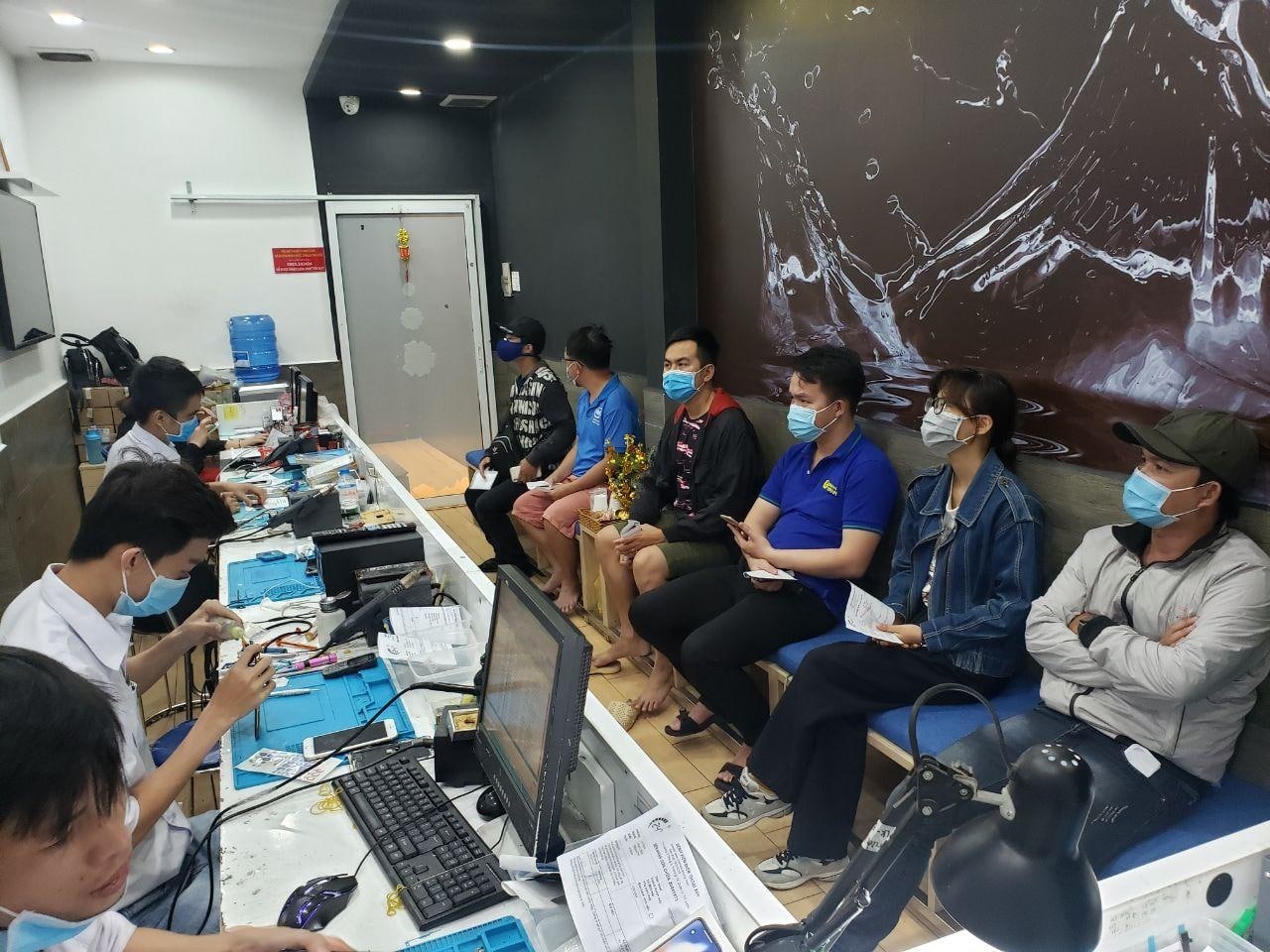 Bệnh Viện Điện Thoại 24h có thể hỗ trợ khách thay màn hình mới ngay trong ngày