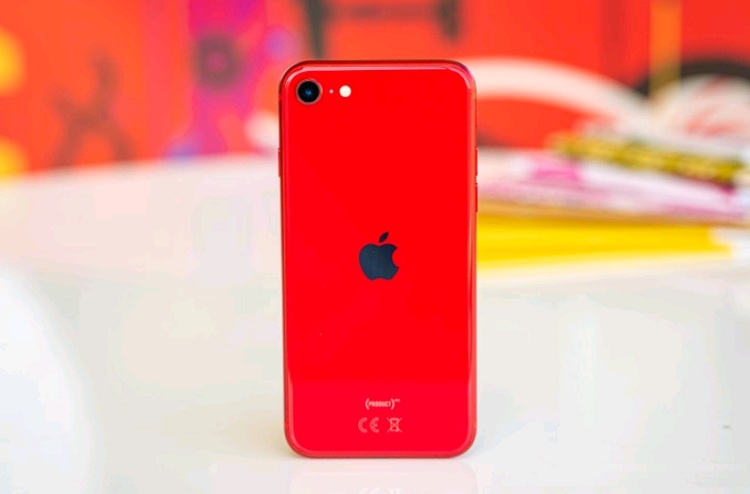 Mặt sau iPhone SE 2020 được trang bị kính cường lực Gorilla Glass 2,5D