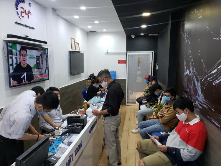 Bệnh Viện Điện Thoại 24h là trung tâm uy tín trong việc thay sửa mặt kính