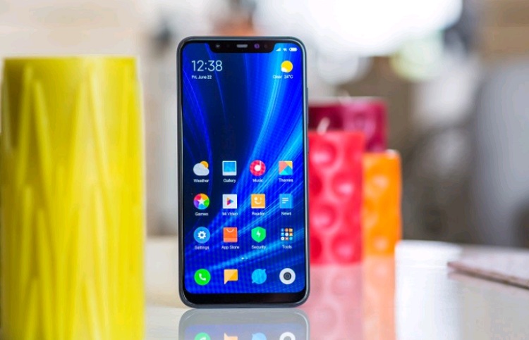 Xiaomi Mi 8 có thiết kế mặt trước bóng bẩy