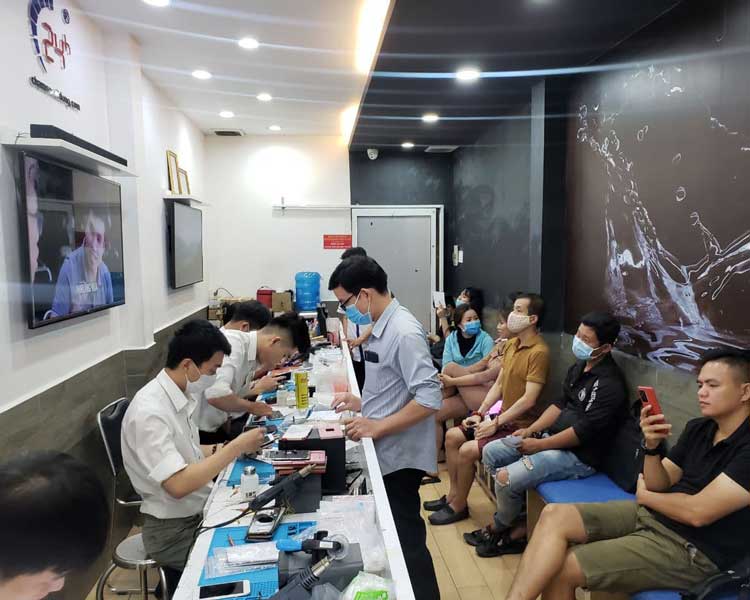 xoá trầy mặt kính iPhone 11 Pro Max
