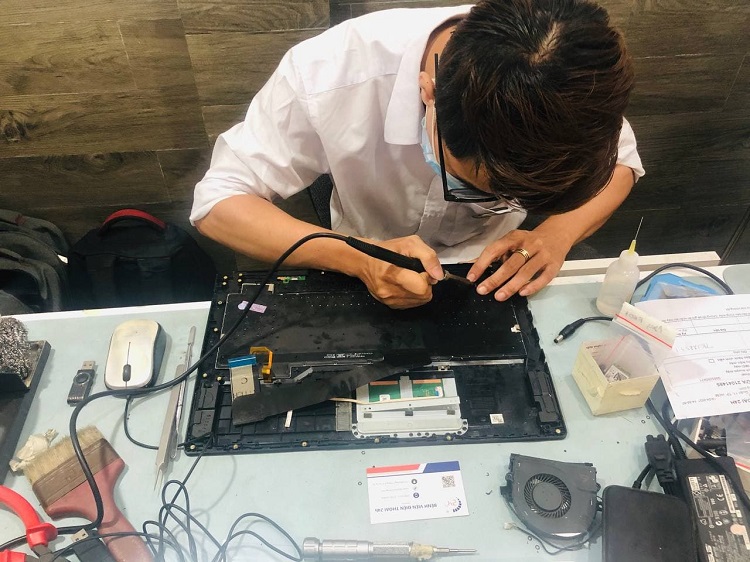 Thay bàn phím Laptop Dell Inspiron 3443