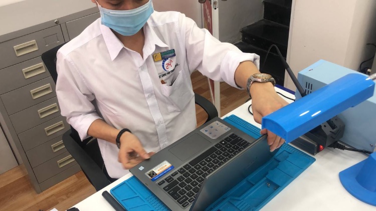 kỹ thuật viên sửa chữa laptop dell latitude e6520