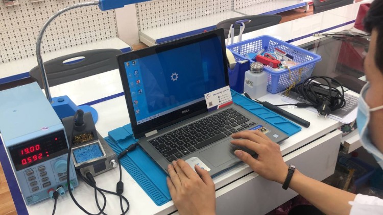 kỹ thuật viên sửa laptop dell latitude e6530
