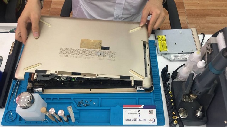 Thay cáp màn hình Laptop Dell Inspiron 3467