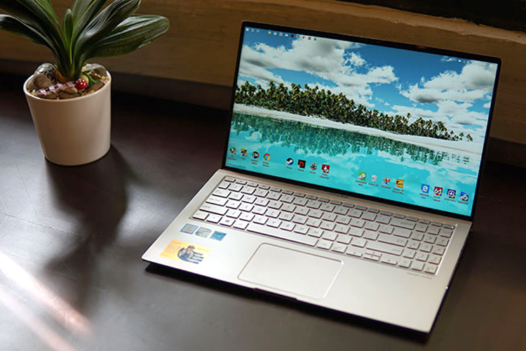 Laptop Asus Zenbook UX533